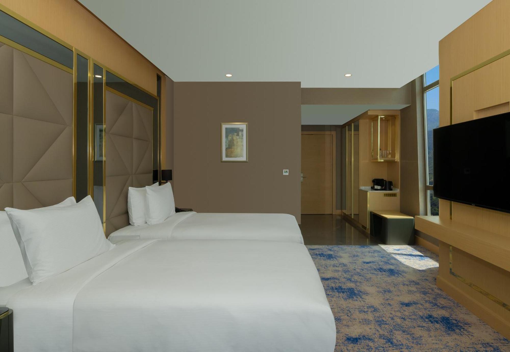Hotel Doubletree By Hilton Manisa Esterno foto
