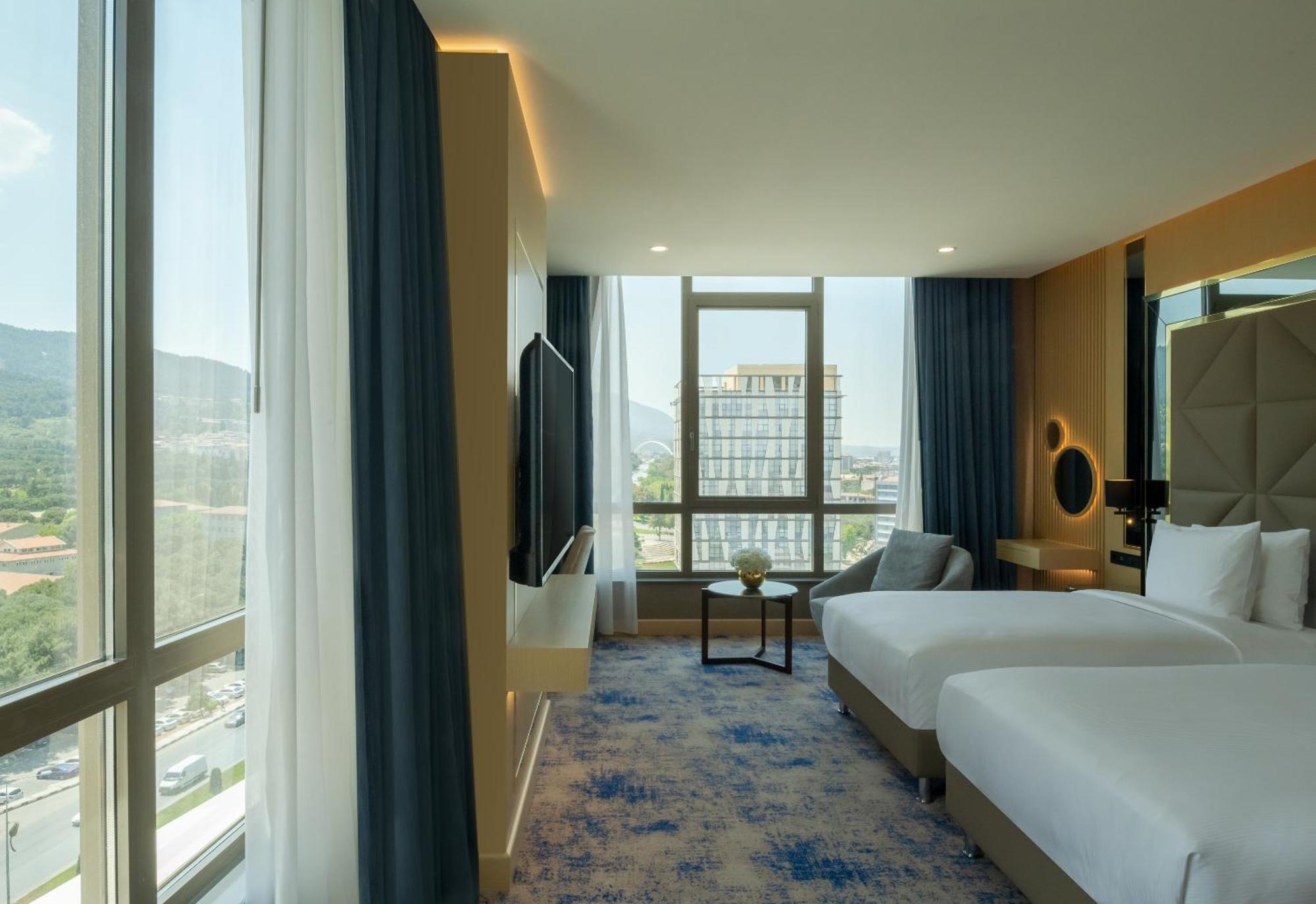 Hotel Doubletree By Hilton Manisa Esterno foto