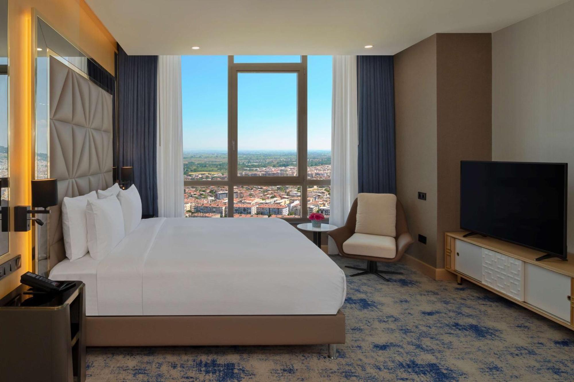 Hotel Doubletree By Hilton Manisa Esterno foto