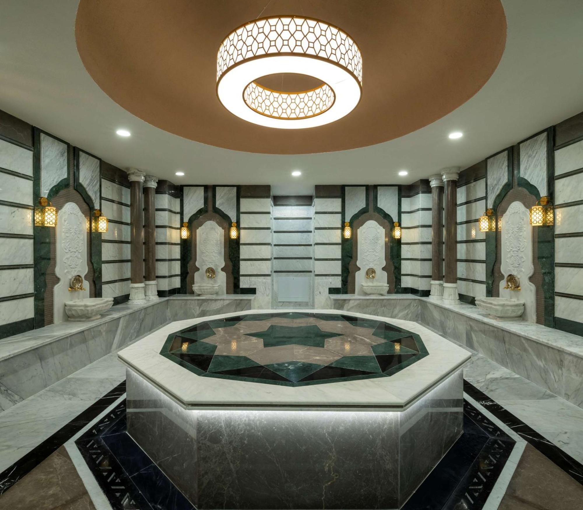 Hotel Doubletree By Hilton Manisa Esterno foto