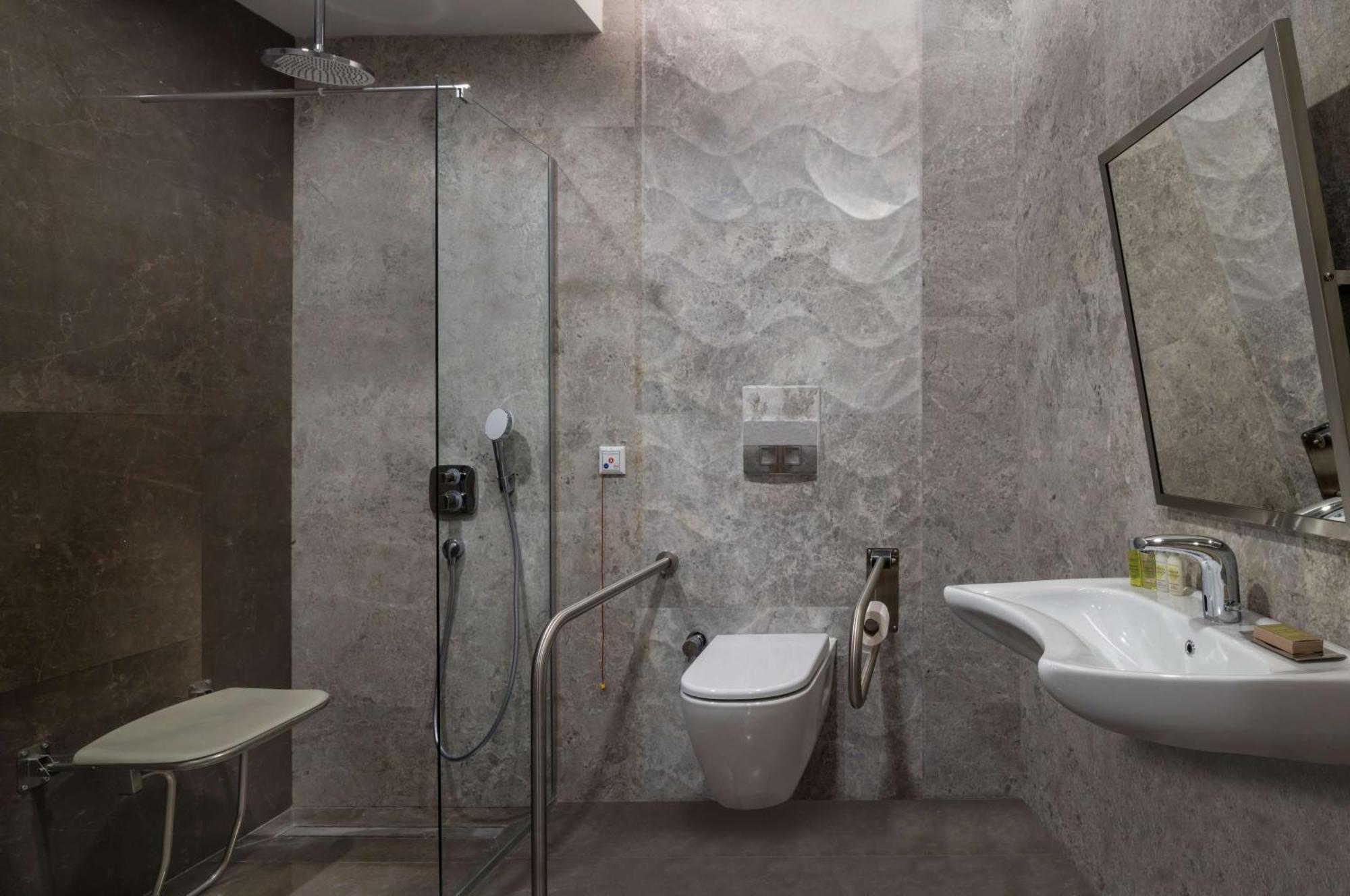 Hotel Doubletree By Hilton Manisa Esterno foto