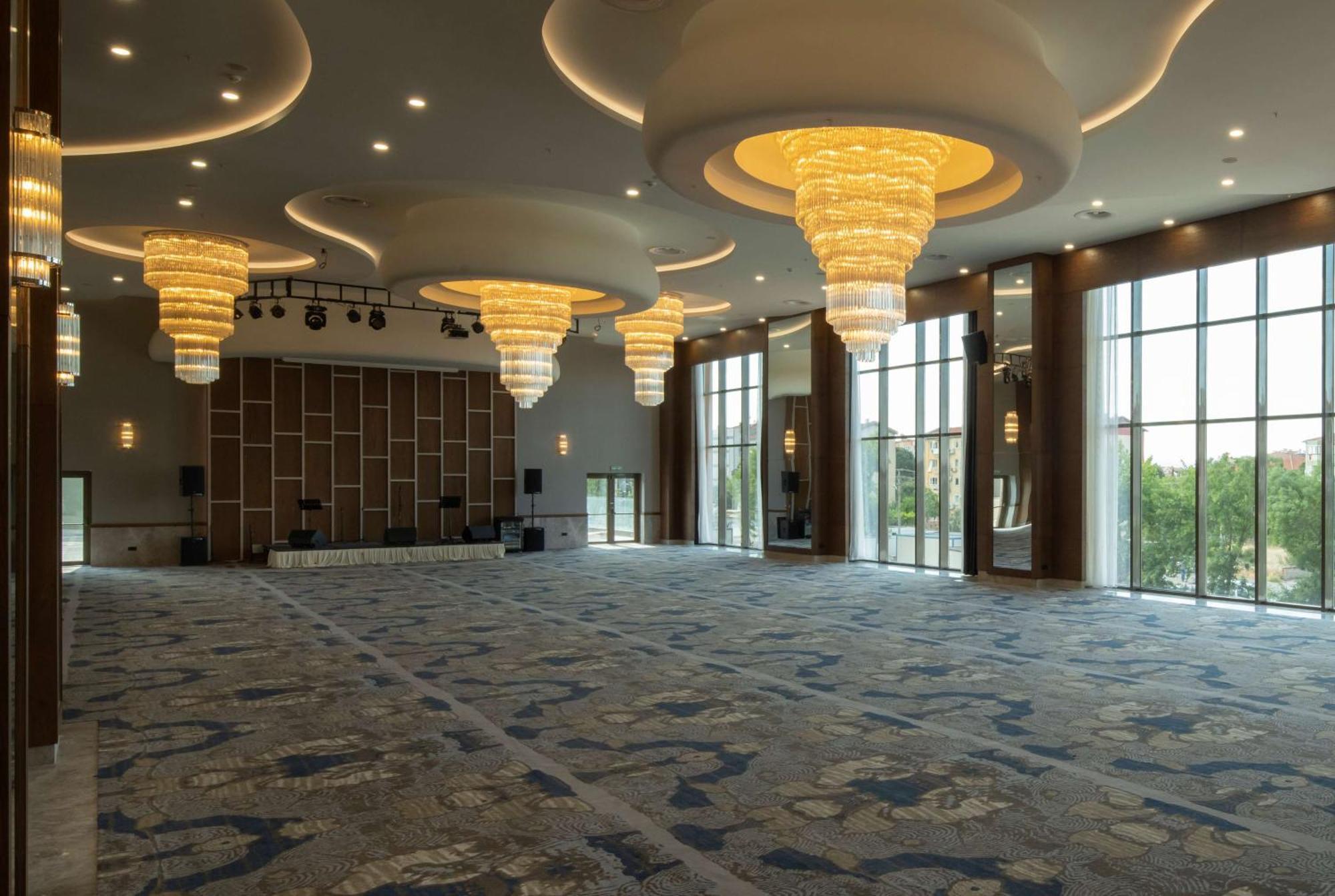 Hotel Doubletree By Hilton Manisa Esterno foto