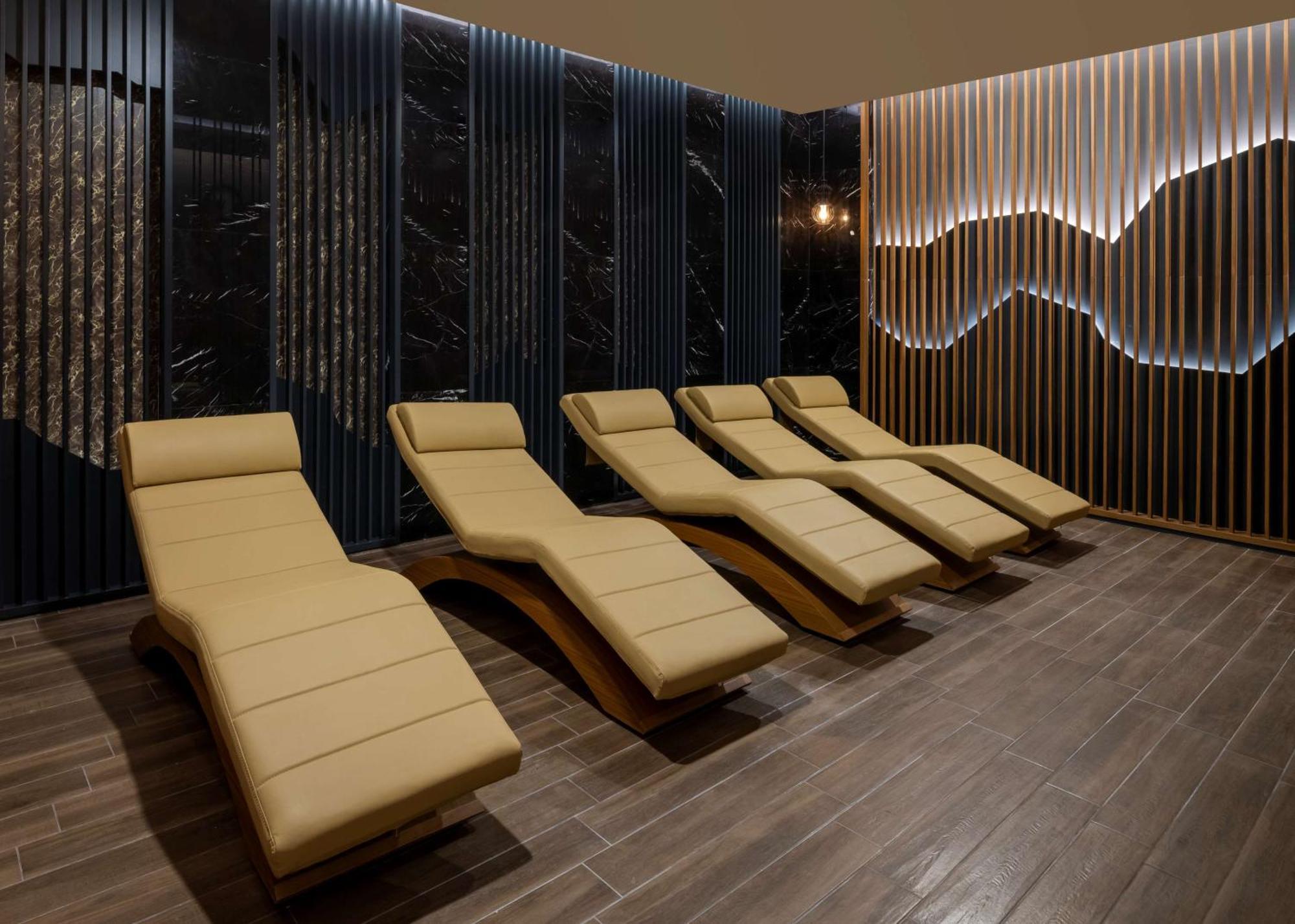 Hotel Doubletree By Hilton Manisa Esterno foto