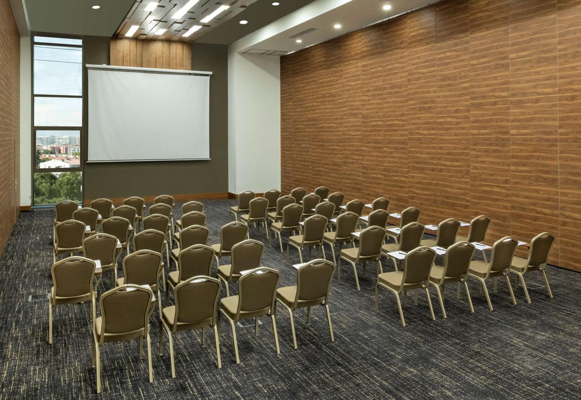 Hotel Doubletree By Hilton Manisa Esterno foto