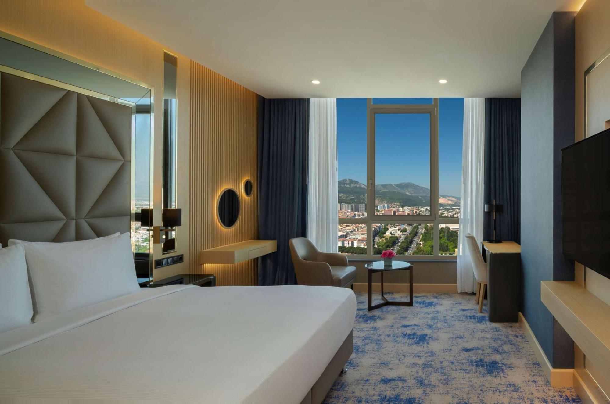 Hotel Doubletree By Hilton Manisa Esterno foto