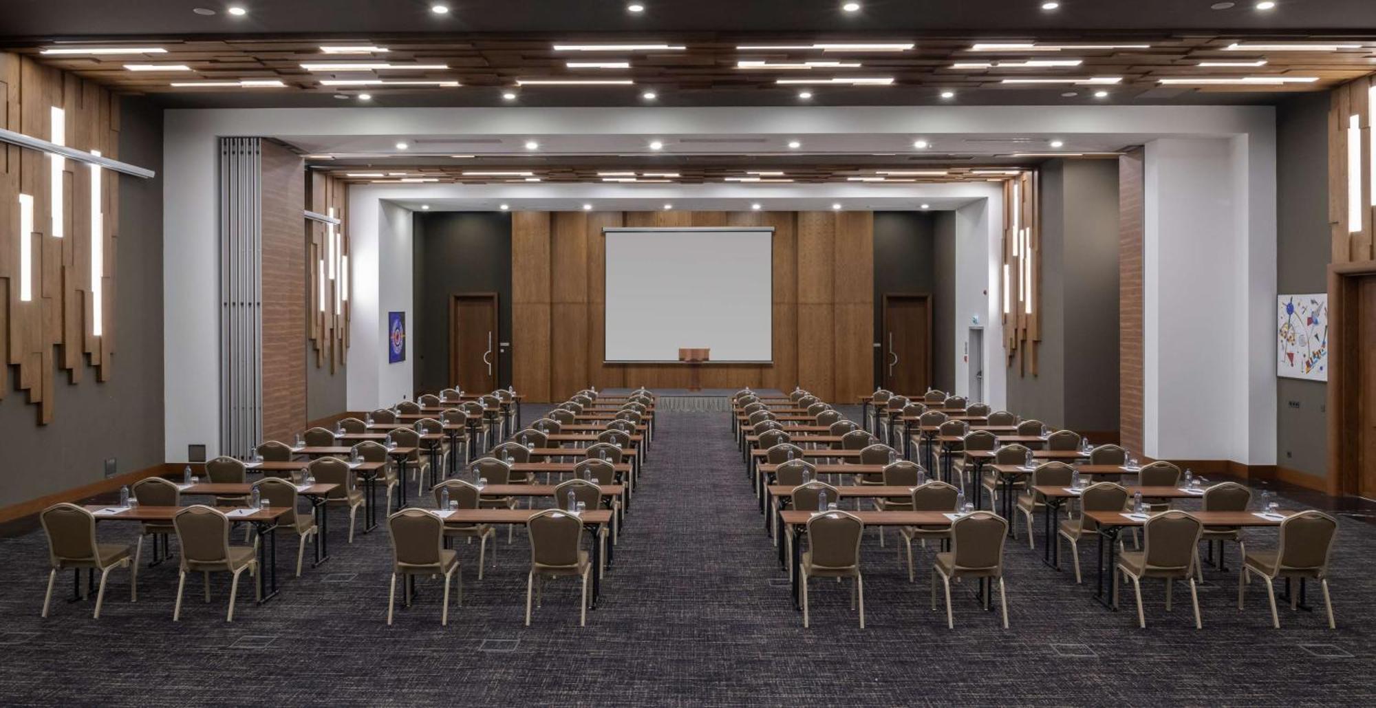 Hotel Doubletree By Hilton Manisa Esterno foto