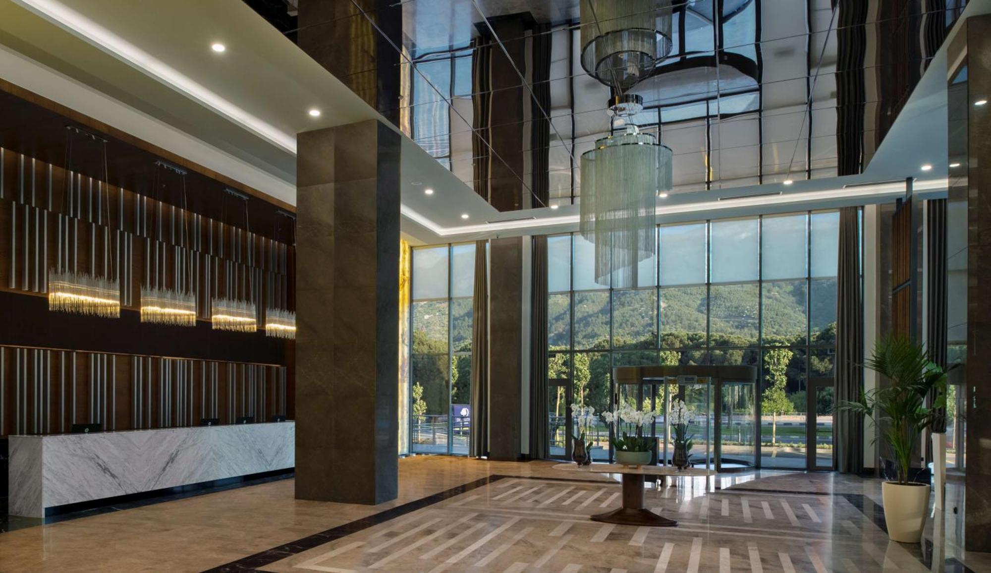 Hotel Doubletree By Hilton Manisa Esterno foto
