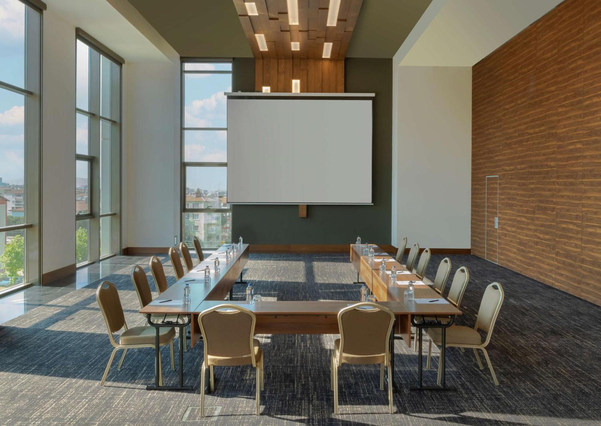 Hotel Doubletree By Hilton Manisa Esterno foto