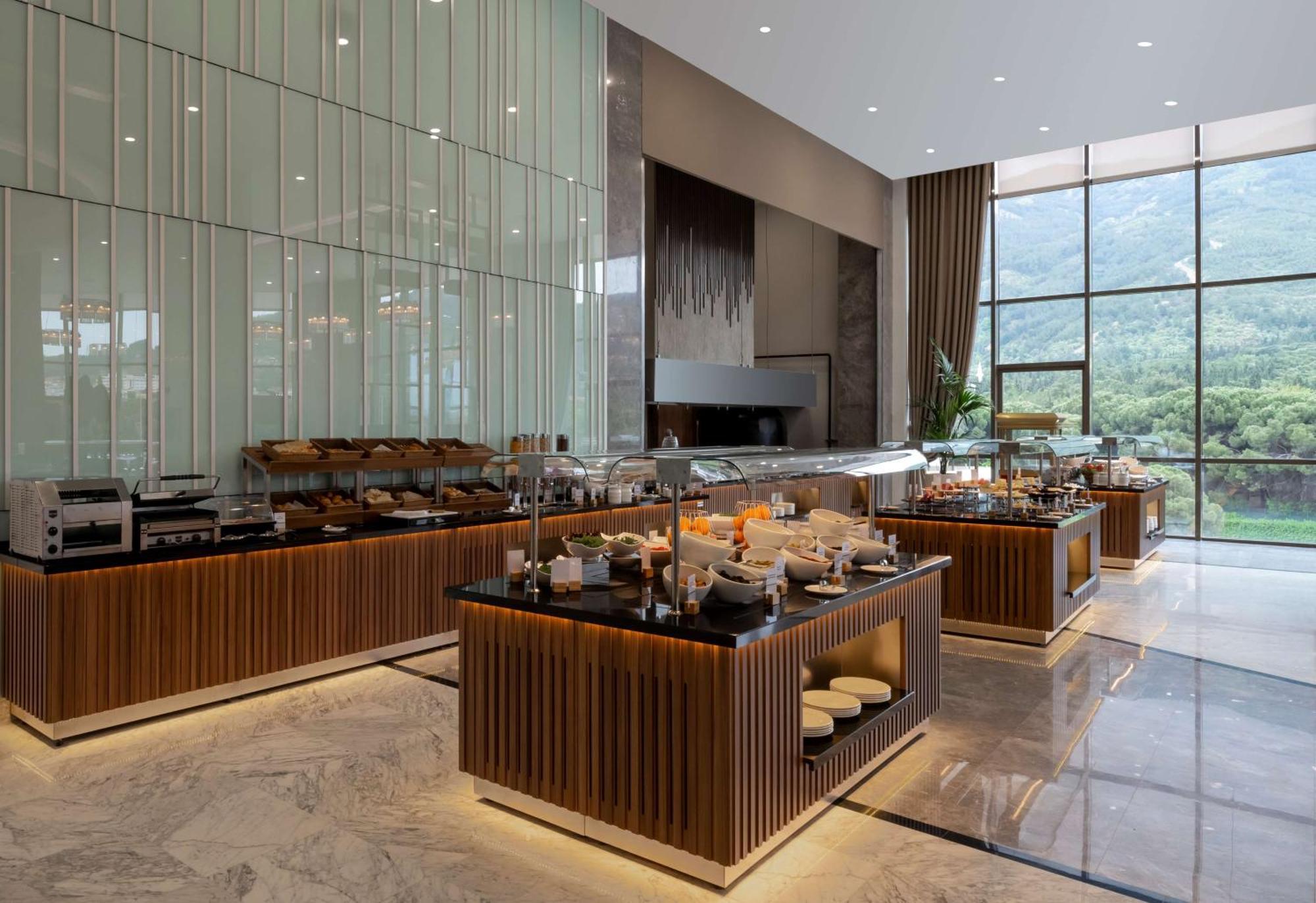 Hotel Doubletree By Hilton Manisa Esterno foto