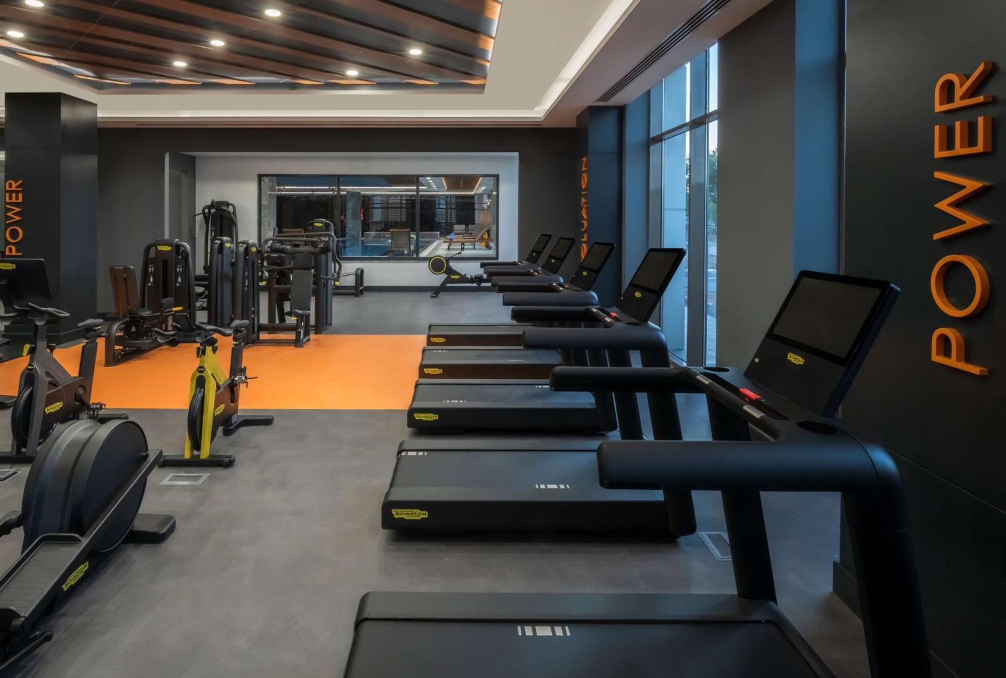 Hotel Doubletree By Hilton Manisa Esterno foto