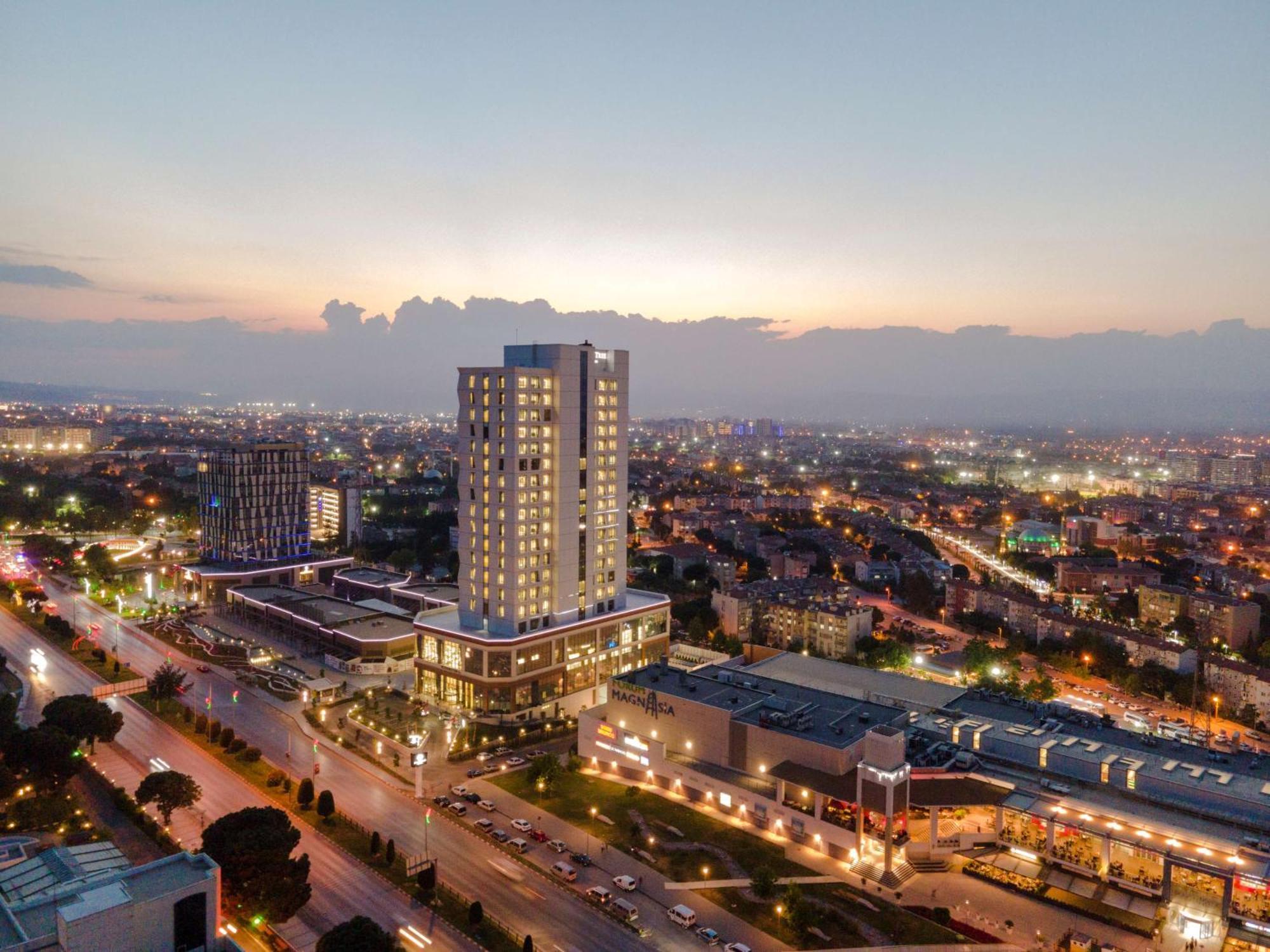 Hotel Doubletree By Hilton Manisa Esterno foto