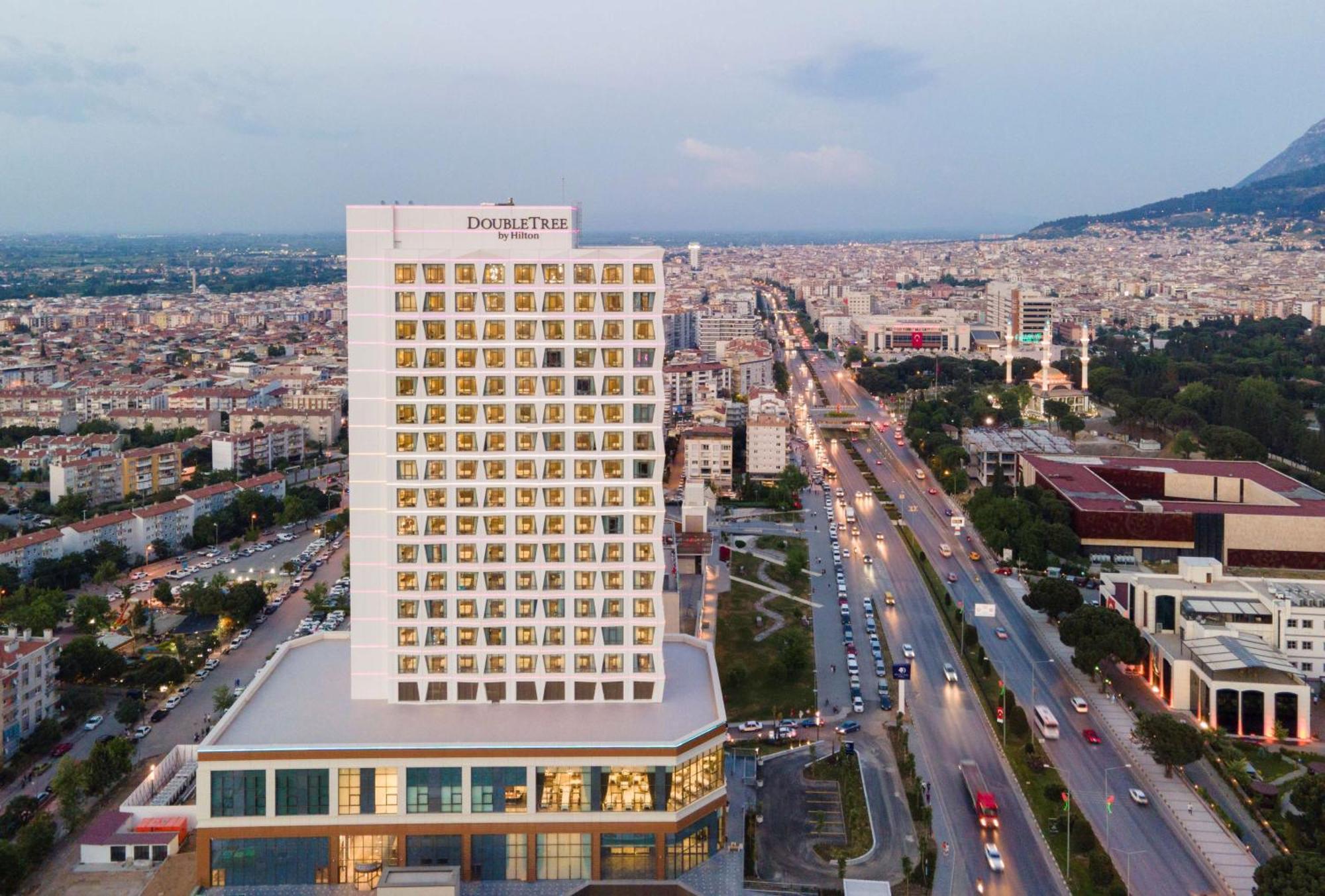 Hotel Doubletree By Hilton Manisa Esterno foto