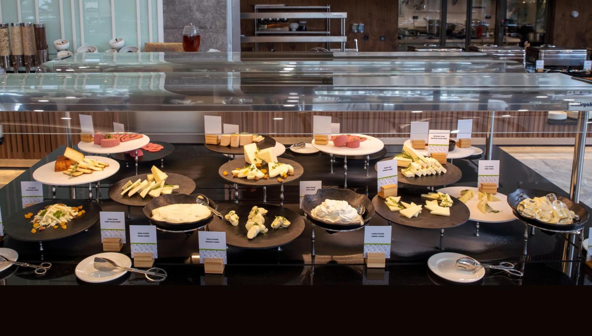 Hotel Doubletree By Hilton Manisa Esterno foto