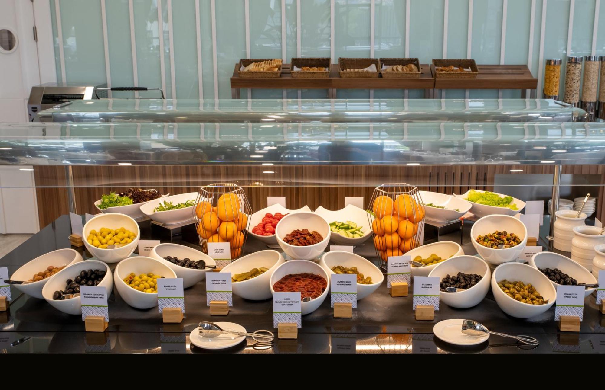 Hotel Doubletree By Hilton Manisa Esterno foto
